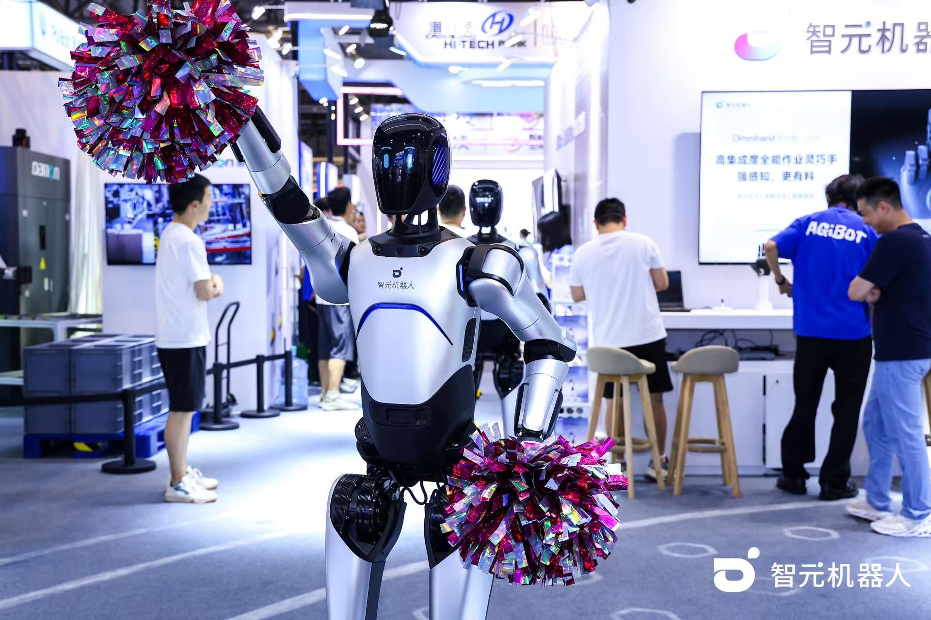 3522vip浦京集团机器人 WAIC 首日展台火爆，机器...